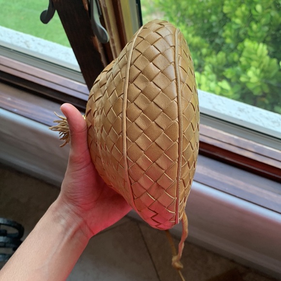 Bottega Veneta Crossbody Tan - Picture 9 of 12